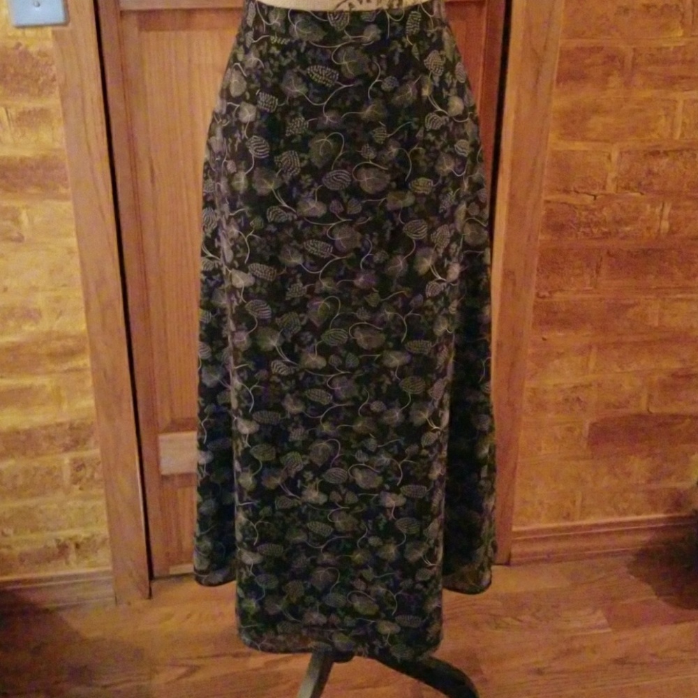 Christopher and Banks longer skirt size L